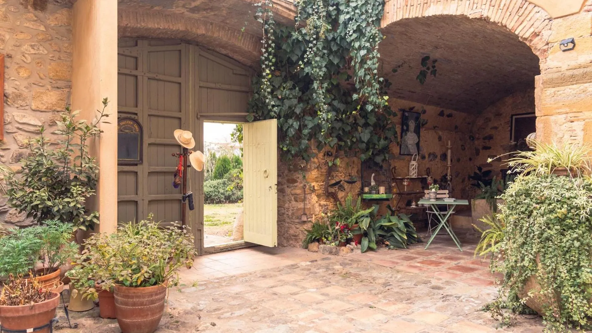 Mas Gran De Cruilles - Mas Rural - Hotel & Events